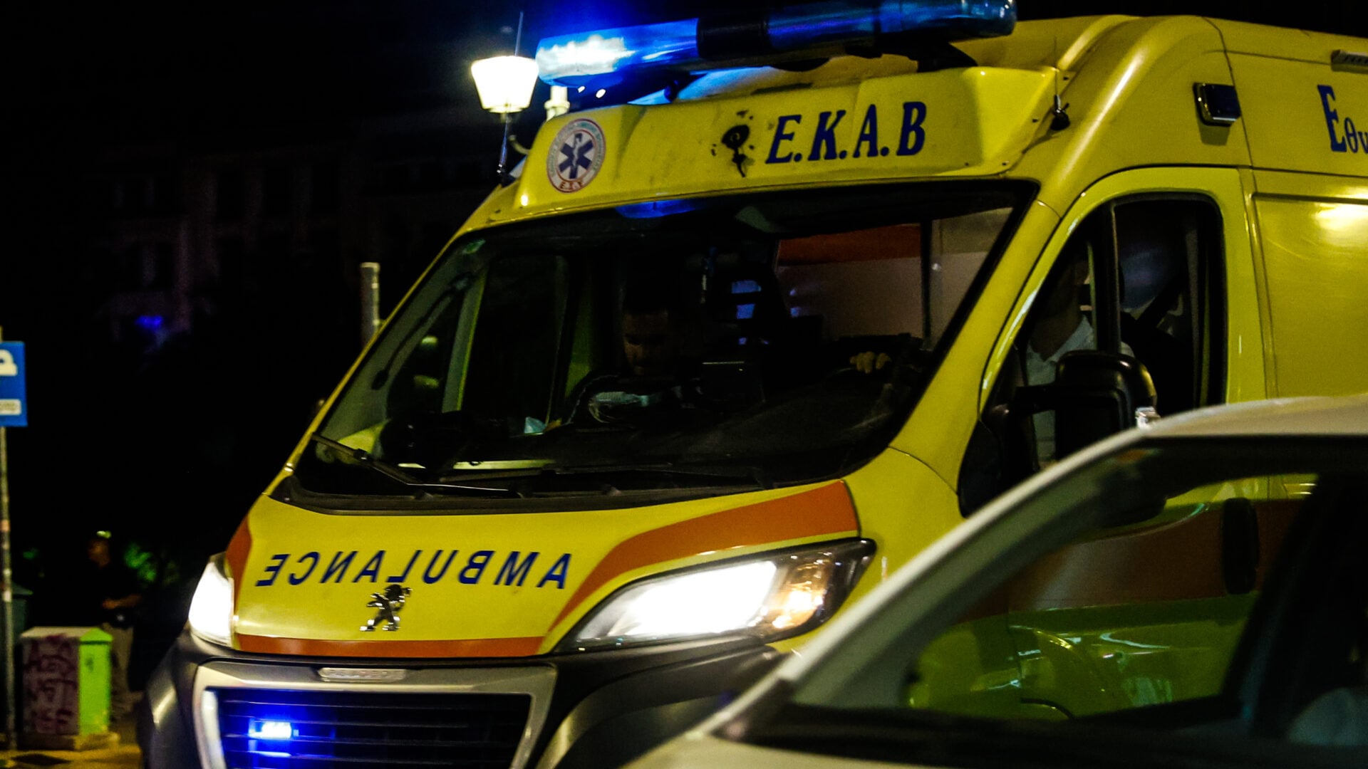 Γυναίκα έπεσε από τον 6ο όροφο κτιρίου στο κέντρο της Αθήνας – Διακομίστηκε σε σοβαρή κατάσταση στο ΚΑΤ