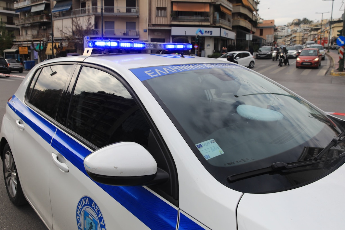Λάρισα / 50χρονος έκανε live στο Facebook κρατώντας τσεκούρι και μπιτόνι βενζίνης με όμηρο την πρώην σύζυγό του
