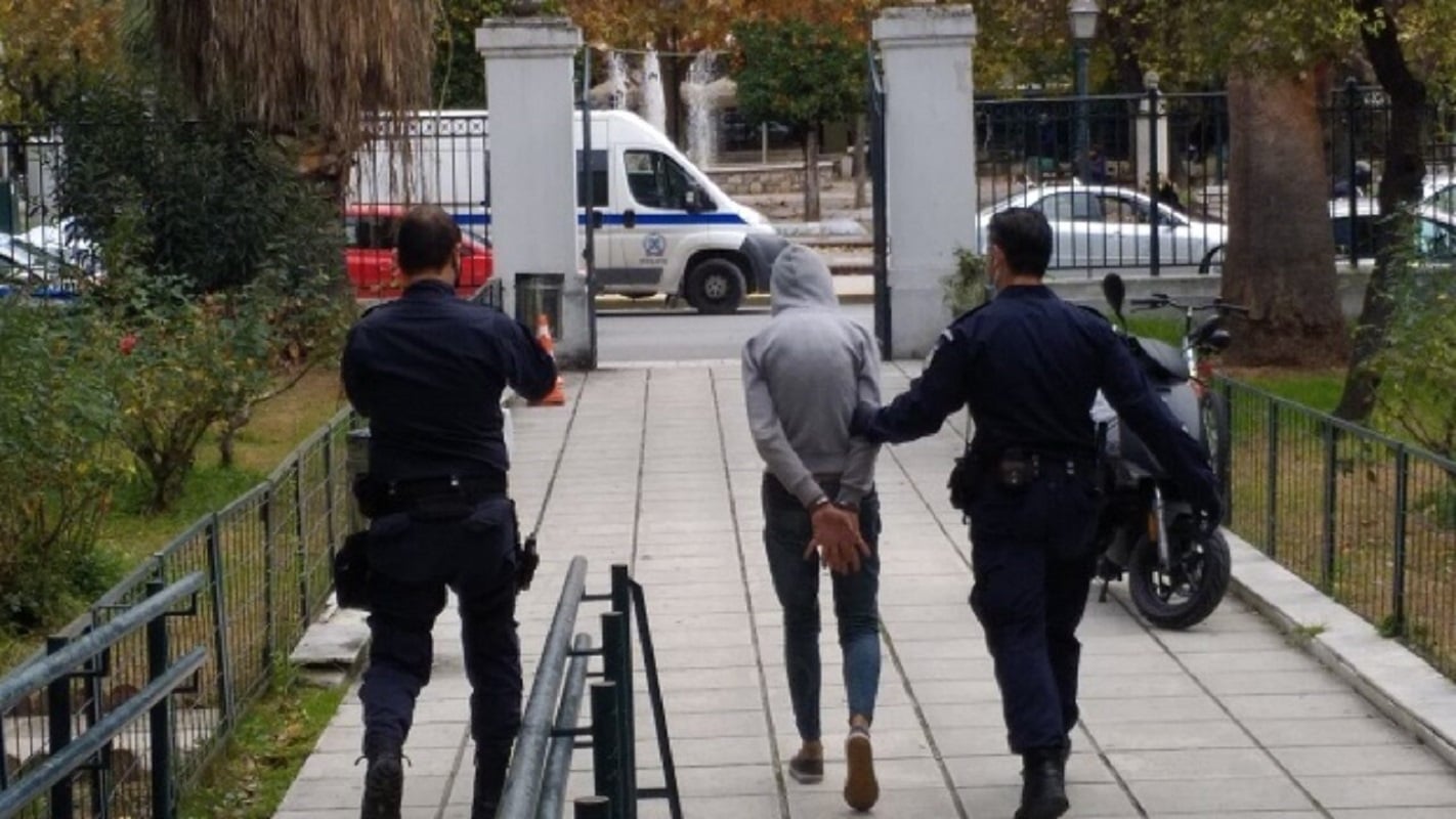 Επανεμφανίστηκε ο 37χρονος «Κάμελ» στο Βόλο – Επιτέθηκε σε περαστικό στα Παλαιά
