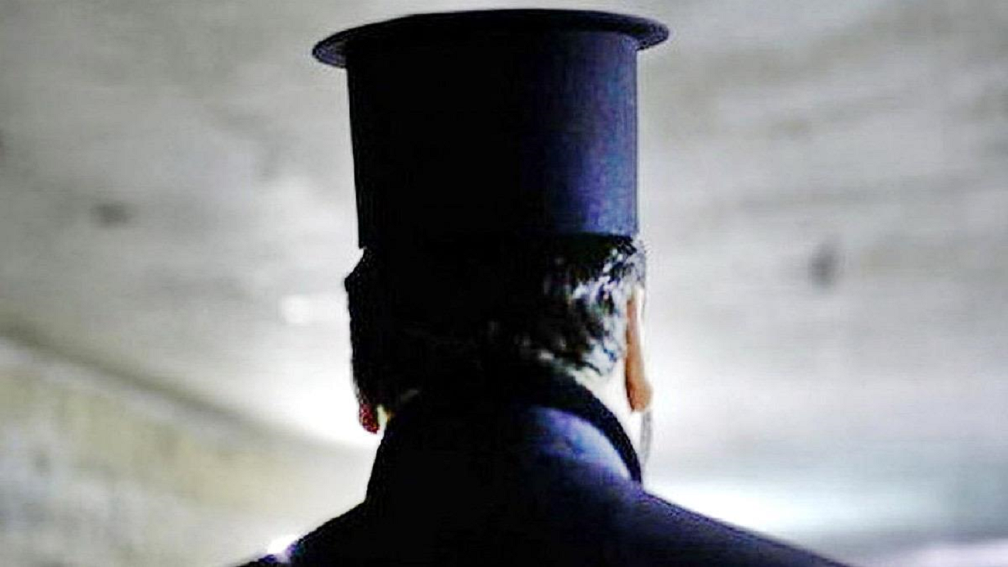 «Μας έβαζε να φιλιόμαστε στο στόμα με τις φίλες μας»: Μαρτυρίες σοκ κοριτσιών για πρώην αρχιμανδρίτη