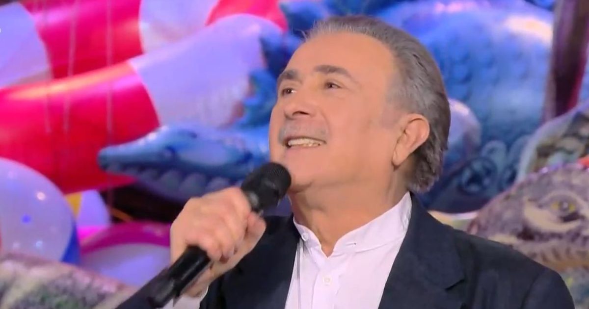 Ο Λάκης Λαζόπουλος ανανέωσε το ραντεβού με το MEGA: «Τσαντίρι και του χρόνου, δεν θέλω να με αφήσετε μόνο μου»