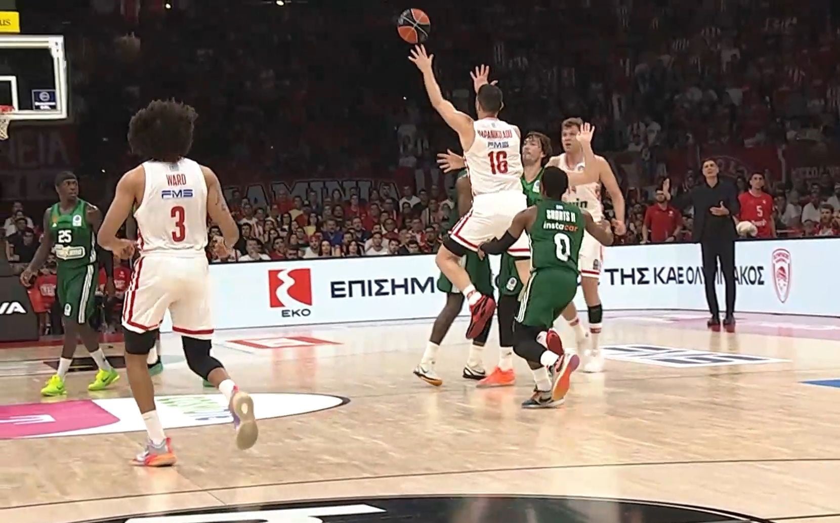 Ολυμπιακός – Παναθηναϊκός: Ασύλληπτο buzzer-beater πίσω από το κέντρο ο Παπανικολάου – ΒΙΝΤΕΟ