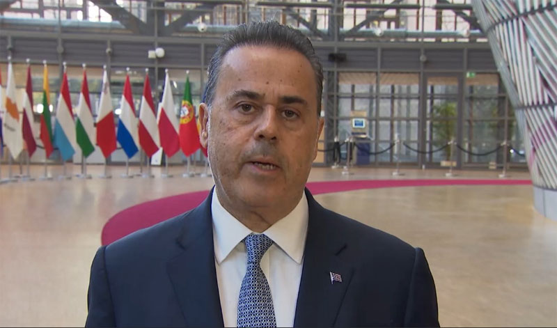 Παπασταύρου: Ή και οι 27 ή κανείς