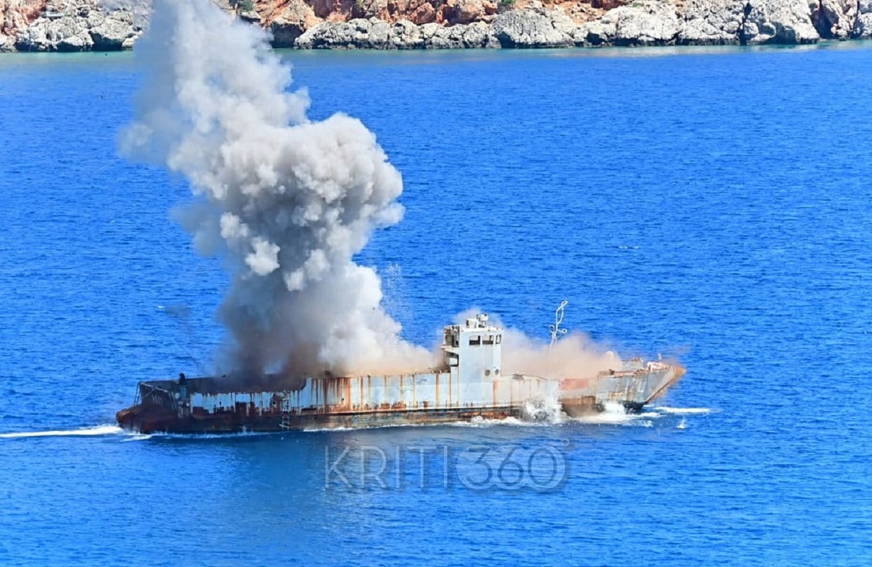 Χανιά: Στον βυθό του Αποκόρωνα το «Φολέγανδρος» – Εντυπωσιακές εικόνες και βίντεο από την ιστορική πόντιση του αρματαγωγού