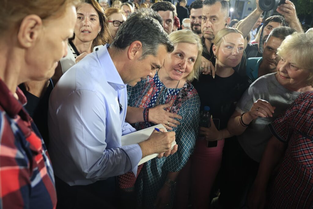 Πολυσυλλεκτικό το νέο “σκιώδες υπουργικό” του Τσίπρα : Οι διαδρομές και οι πολιτικές αφετηρίες των στελεχών – Από ΠΑΣΟΚ έως εξωκοινοβουλευτική Αριστερά