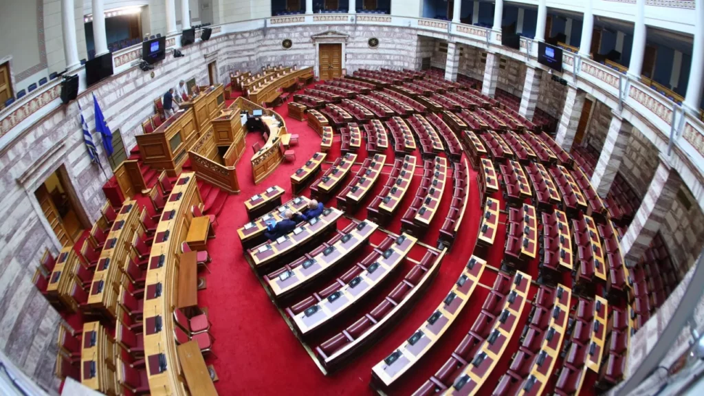 “Μπάζωμα” στο σκάνδαλο υποκλοπών: Η κυβέρνηση αποφεύγει την κλήση Ντίλιαν και Δημητριάδη στη Βουλή