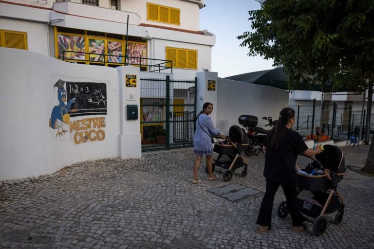 Τραγωδία στην Πορτογαλία: Παιδικός σταθμός ξέχασε σε σχολικό 18 μηνών κοριτσάκι για 7 ώρες – «Σκότωσαν την