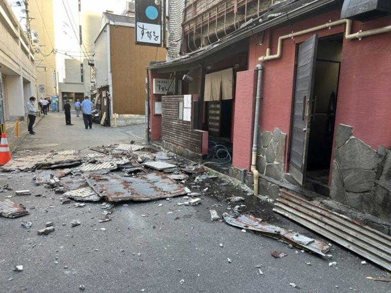 Ιαπωνία: Ένας νεκρός από τον σεισμό των 7,1 Ρίχτερ – Αγνοούμενοι 30 υπάλληλοι σε εμπορικό κέντρο
