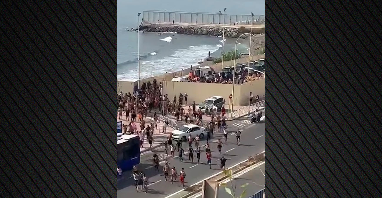&Chi;&iota;&lambda;&iota;ά&delta;&epsilon;&sigmaf; &mu;&epsilon;&tau;&alpha;&nu;ά&sigma;&tau;&epsilon;&sigmaf; &alpha;&pi;ό &tau;&omicron; &Mu;&alpha;&rho;ό&kappa;&omicron; &pi;&lambda;&eta;&mu;&mu;ύ&rho;&iota;&sigma;&alpha;&nu; &tau;&eta;&nu; &Theta;έ&omicron;&upsilon;&tau;&alpha;, &laquo;&zeta;ή&tau;&omega; &eta; &Iota;&sigma;&pi;&alpha;&nu;ί&alpha;&raquo; &phi;ώ&nu;&alpha;&zeta;&alpha;&nu;, &delta;&epsilon;ί&tau;&epsilon; &beta;ί&nu;&tau;&epsilon;&omicron;