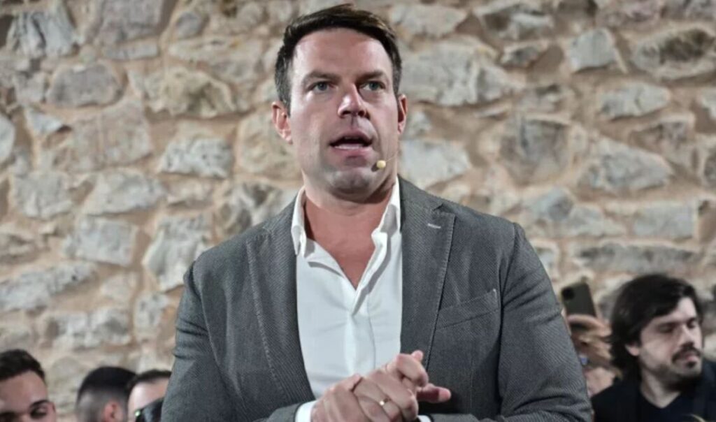 «Σωσίβιο» στον Νίκο Παπανδρέου αναζητά ο Κασσελάκης- Ποιος εγγονός του Ανδρέα ανέλαβε σύμβουλος επικοινωνίας