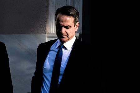 Δεν υπάρχει το μέγεθος της απάτης Μητσοτάκη-Εφηύρε έναν φόρο( tips) και τώρα λέει ότι αυξάνεται το αφορολόγητο