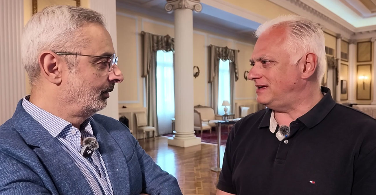&Tau;&omicron; protothema &sigma;&tau;&omicron; &Pi;&rho;&omicron;&epsilon;&delta;&rho;&iota;&kappa;ό &mu;έ&gamma;&alpha;&rho;&omicron; &lambda;ί&gamma;&epsilon;&sigmaf; ώ&rho;&epsilon;&sigmaf; &pi;&rho;&iota;&nu; &tau;&eta; &delta;&epsilon;&xi;ί&omega;&sigma;&eta; &Tau;&alpha;&sigma;&omicron;ύ&lambda;&alpha; &gamma;&iota;&alpha; &tau;&eta;&nu; &alpha;&pi;&omicron;&kappa;&alpha;&tau;ά&sigma;&tau;&alpha;&sigma;&eta; &tau;&eta;&sigmaf; &Delta;&eta;&mu;&omicron;&kappa;&rho;&alpha;&tau;ί&alpha;&sigmaf;