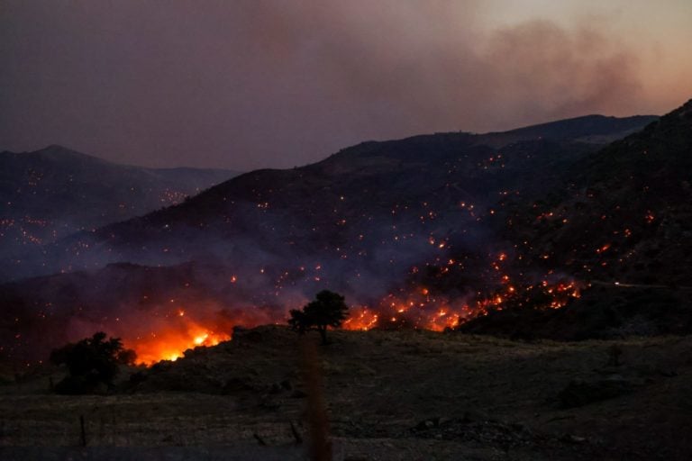 Φωτιά στο Ρέθυμνο: Ήχησε δύο φορές το 112 – Εκκένωση για Λίγκρες και Αγία Παρασκευή