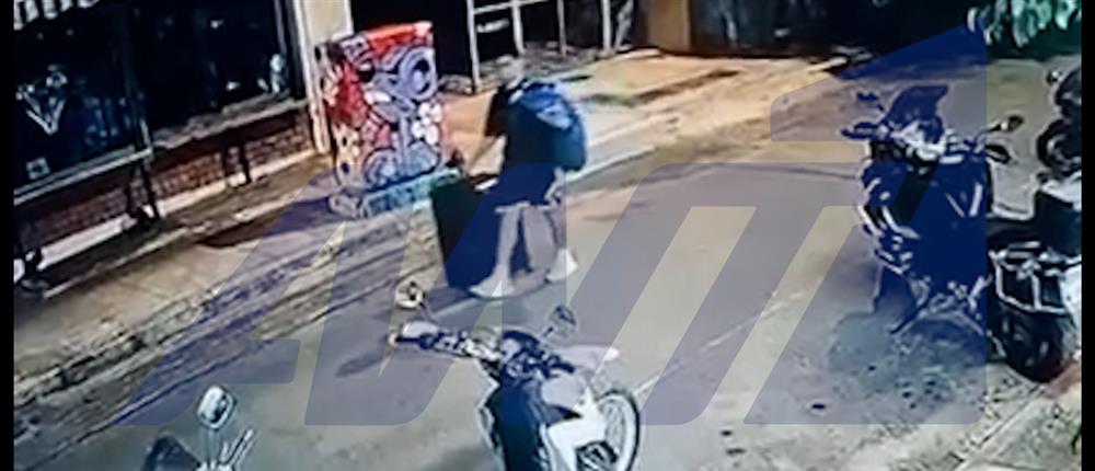 &Kappa;&upsilon;&psi;έ&lambda;&eta;: &Eta; &sigma;&tau;&iota;&gamma;&mu;ή &pi;&omicron;&upsilon; &omicron; 26&chi;&rho;&omicron;&nu;&omicron;&sigmaf; &phi;έ&rho;&epsilon;&tau;&alpha;&iota; &nu;&alpha; &mu;&epsilon;&tau;&alpha;&phi;έ&rho;&epsilon;&iota; &tau;&eta;&nu; &sigma;&omicron;&rho;ό &tau;&eta;&sigmaf; 38&chi;&rho;&omicron;&nu;&eta;&sigmaf; &Beta;&rho;&epsilon;&tau;&alpha;&nu;ί&delta;&alpha;&sigmaf; &mu;έ&sigma;&alpha; &sigma;&epsilon; &beta;&alpha;&lambda;ί&tau;&sigma;&alpha;