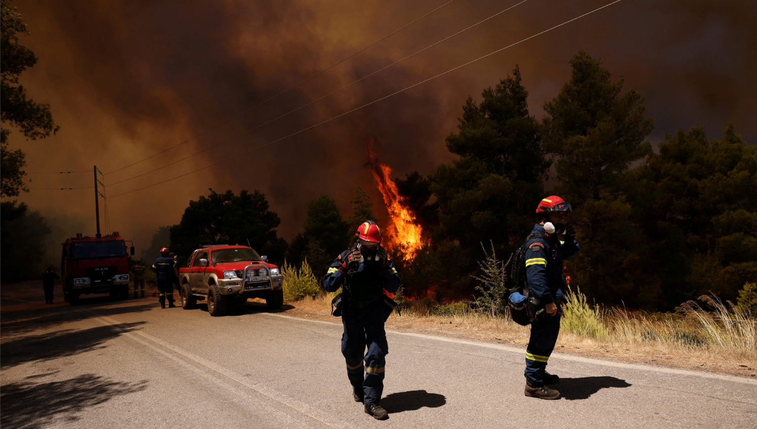 &Phi;&omega;&tau;&iota;ά &sigma;&epsilon; &Beta;&omicron;&iota;&omega;&tau;ί&alpha; &kappa;&alpha;&iota; &Alpha;&tau;&tau;&iota;&kappa;ή: &Sigma;&kappa;&lambda;&eta;&rho;ή &mu;ά&chi;&eta; &mu;&epsilon; &tau;&iota;&sigmaf; &delta;&iota;ά&sigma;&pi;&alpha;&rho;&tau;&epsilon;&sigmaf; &epsilon;&sigma;&tau;ί&epsilon;&sigmaf; – &Alpha;&nu;&tau;&iota;&pi;&upsilon;&rho;&iota;&kappa;έ&sigmaf; &gamma;&iota;&alpha; &nu;&alpha; &sigma;&omega;&theta;&omicron;ύ&nu; &omicron;&iota;&kappa;&iota;&sigma;&mu;&omicron;ί &kappa;&alpha;&iota; &sigma;&pi;ί&tau;&iota;&alpha;, live ό&lambda;&epsilon;&sigmaf; &omicron;&iota; &epsilon;&xi;&epsilon;&lambda;ί&xi;&epsilon;&iota;&sigmaf;